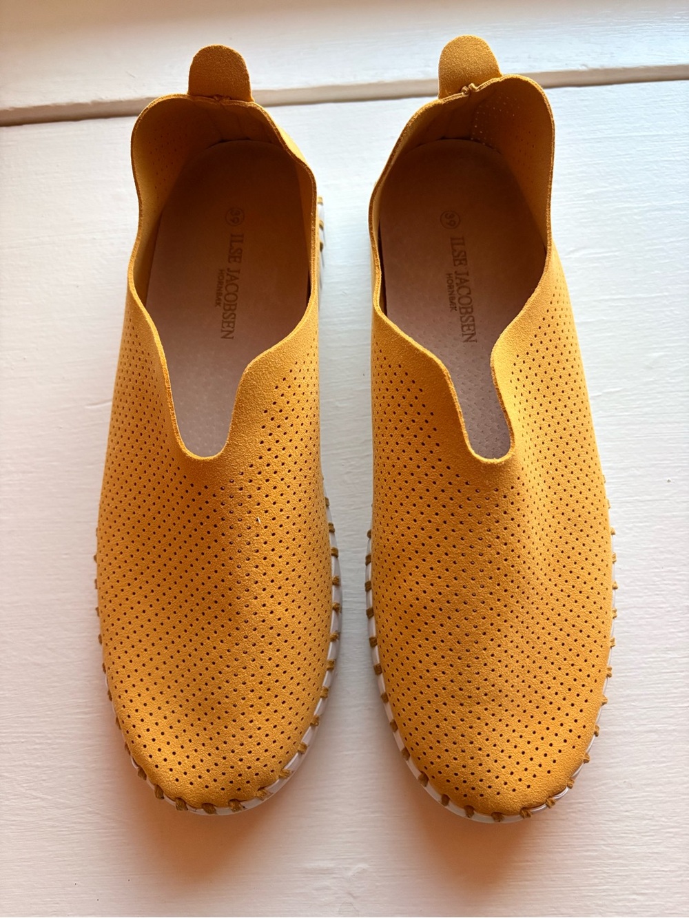 Ilse Jacobsen Women’s Size 39 US 8 Yellow Slip-On Perforated Tulip Loafers